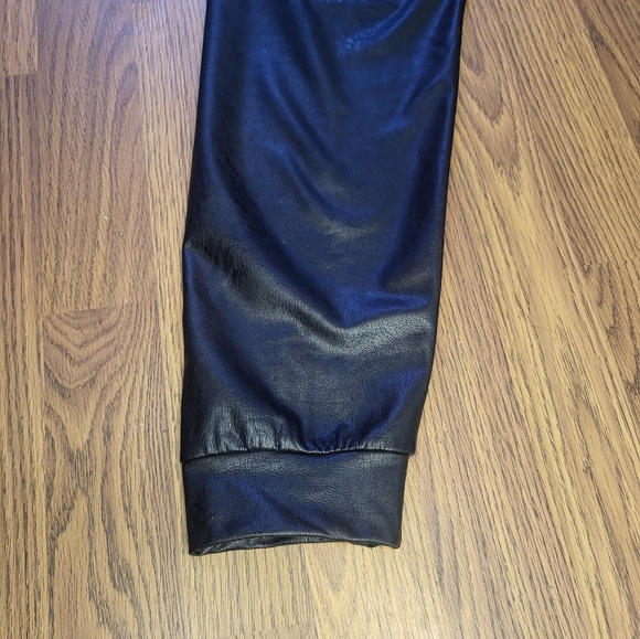 Commando Leather Tapered Pants Women’s W30 L27 Made in USA High-Rise Slim A70 - Picture 7 of 9